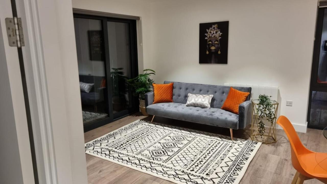 Spacious Balcony View Apt Near Nec Bhx Free Parking Sleeps 4 Hockley Heath Extérieur photo