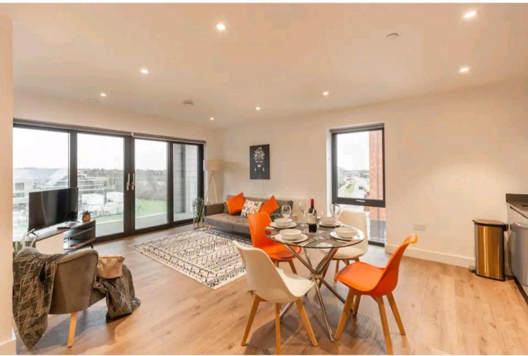 Spacious Balcony View Apt Near Nec Bhx Free Parking Sleeps 4 Hockley Heath Extérieur photo