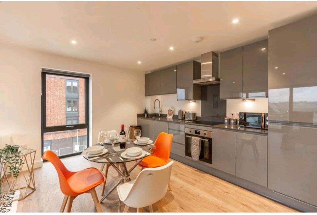Spacious Balcony View Apt Near Nec Bhx Free Parking Sleeps 4 Hockley Heath Extérieur photo